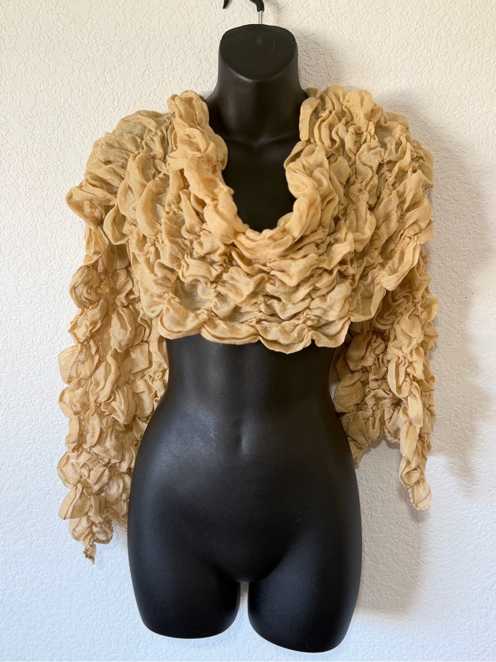 Vintage Tan/Beige Ruffle Scarf Shruge 🤎
